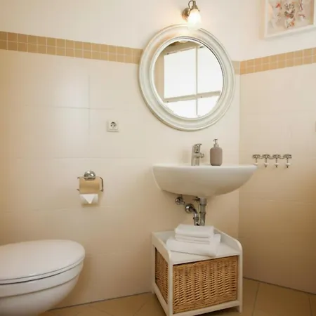 Dwarsloeper Mit Sauna Und Garten In