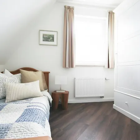Dwarsloeper Mit Sauna Und Garten In Holiday home